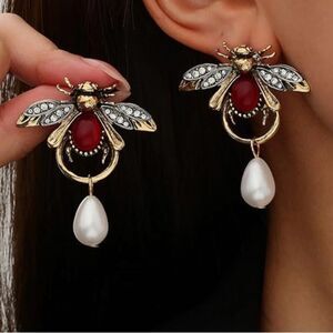 ♥️ NEW Elegant Gold and Red Bee Drop Earrings ♥️